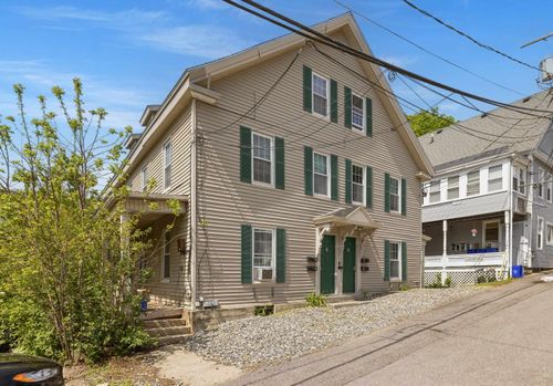 9 Central St, Newmarket, NH, 03857-1604 | Card Image
