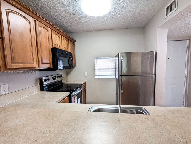 APT-105 - 8540 N Sherman Cir, Condo with 2 bedrooms, 1 bathrooms and null parking in Miramar FL | Image 5