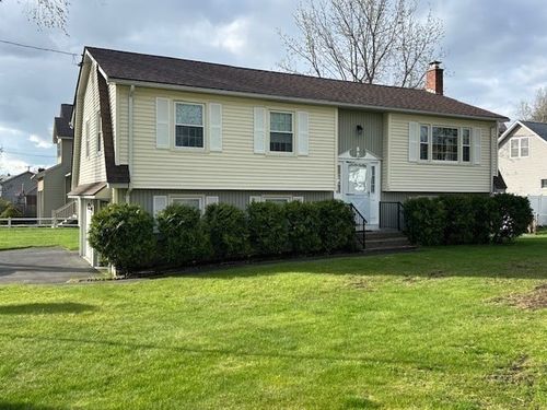 16 Watson St, Chicopee, MA, 01020-3459 | Card Image