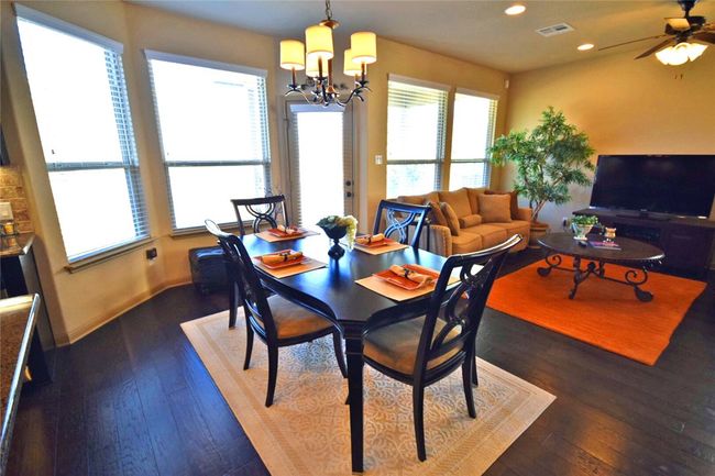 dining area | Image 5