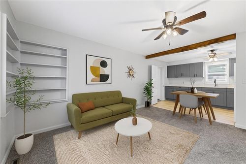 912 Vest Dr, Warrensburg, MO, 64093-2558 | Card Image