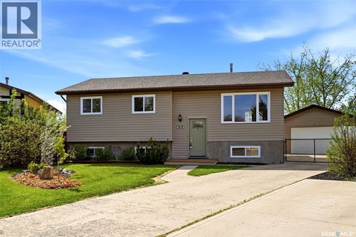 834 Erb Bay, Regina, SK, S4N7B1 | Card Image