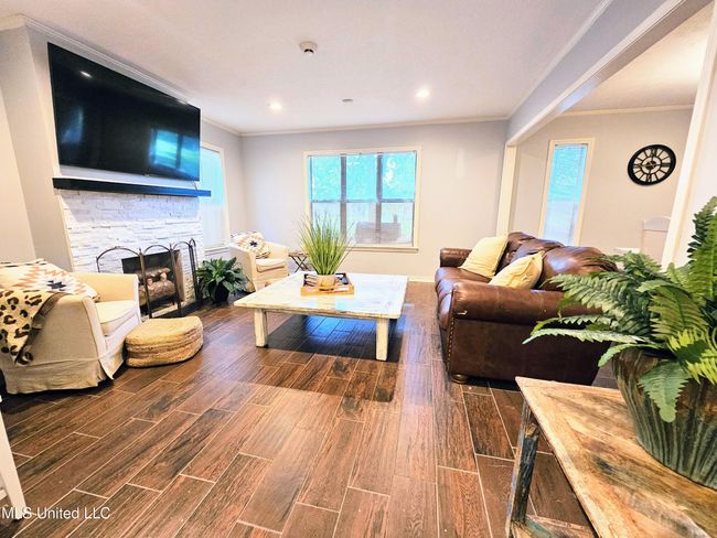 Living Room | Image 6