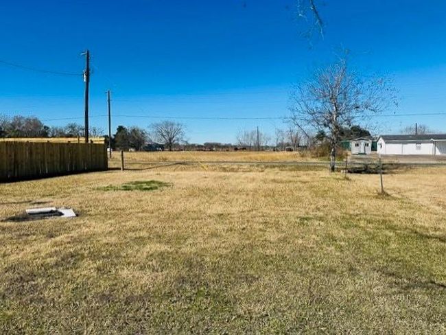 110 Cedar St, House other with 3 bedrooms, 2 bathrooms and 1 parking in Louise TX | Image 13