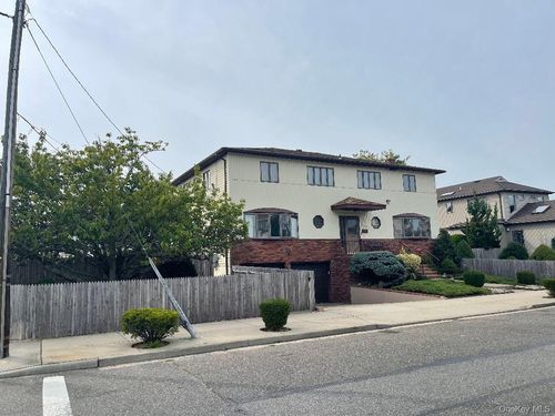 580 E Pine St, Long Beach, NY, 11561-2431 | Card Image