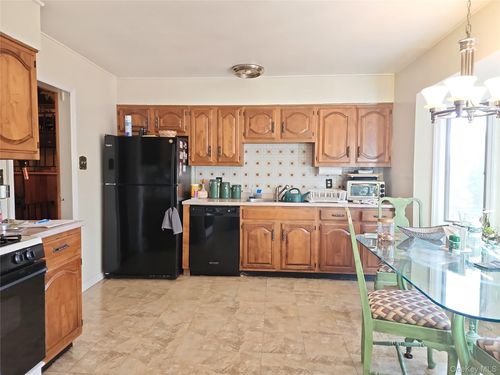 3 Dorset Way, Glen Cove, NY, 11542-1715 | Card Image