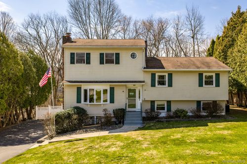 3 Puritan Ln, Washingtonville, NY, 10992-1324 | Card Image