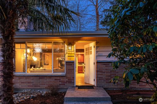 828 2nd Ave, Kirkland, WA, 98033-6341 | Card Image