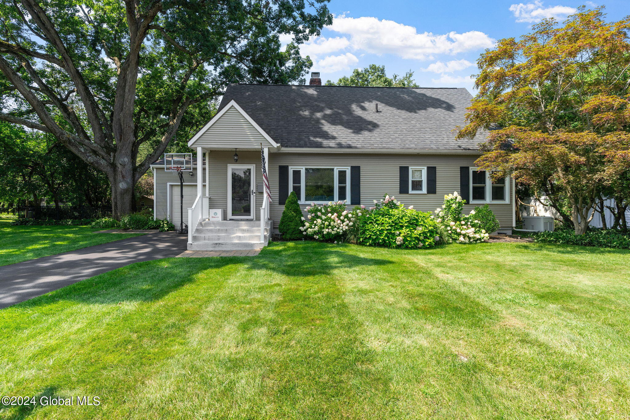Elizabeth Ln, Saratoga Springs, NY 12866