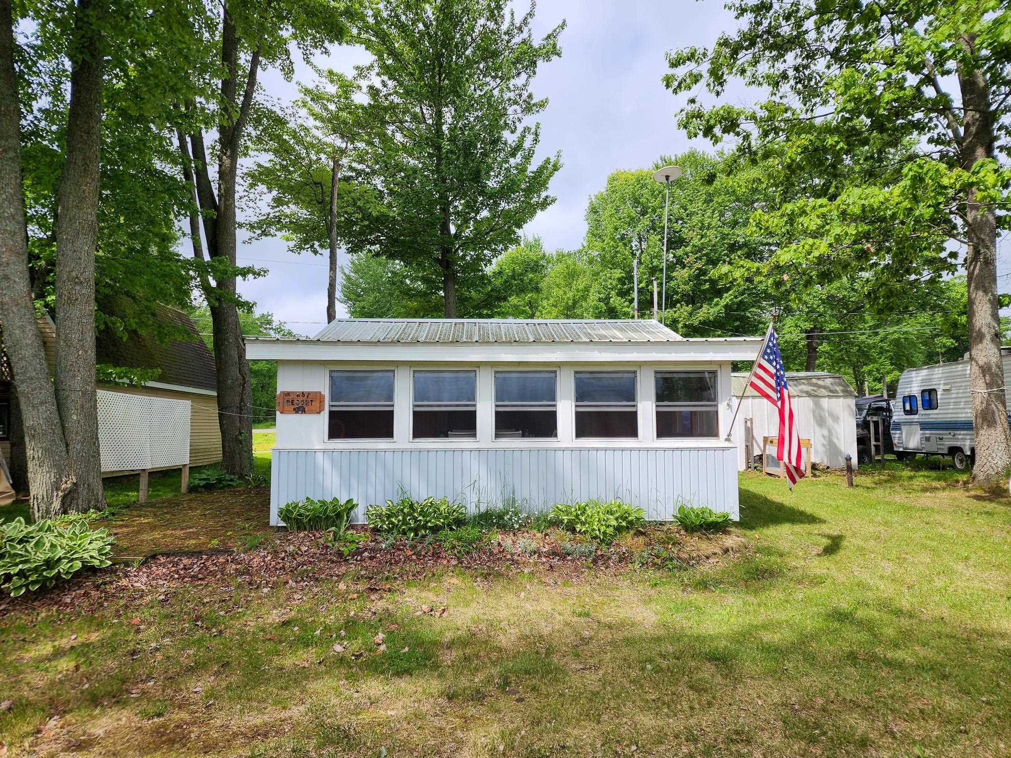 Lake Pointe Dr, Harrison, MI 48625