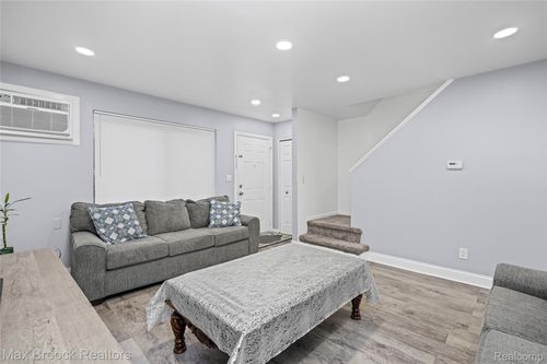 87-29273 Tessmer Ct, Madison Heights, MI, 48071-2619 | Card Image