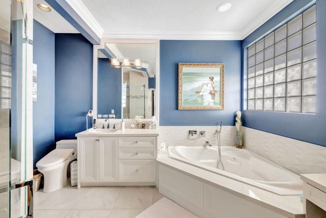 8640 Via Avellino, House other with 3 bedrooms, 2 bathrooms and null parking in Lake Worth FL | Image 6
