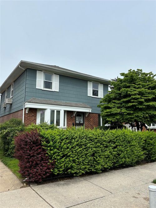 80 257th St, Glen Oaks, NY, 11004-1231 | Card Image