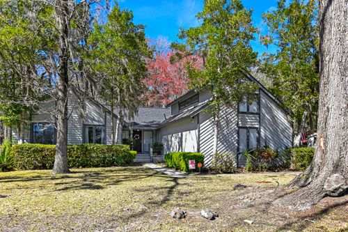 18 Shadowmoss Pkwy, Charleston, SC, 29414-6900 | Card Image
