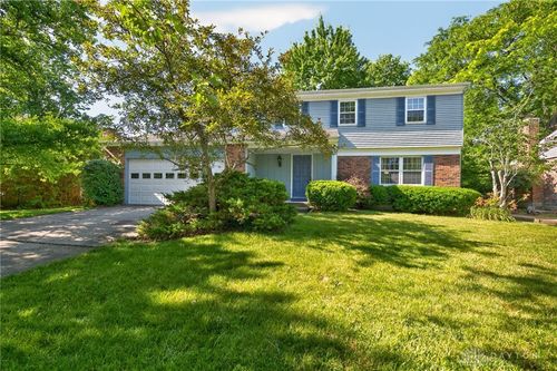 621 Glensprings Dr, Springdale, OH, 45246-2127 | Card Image
