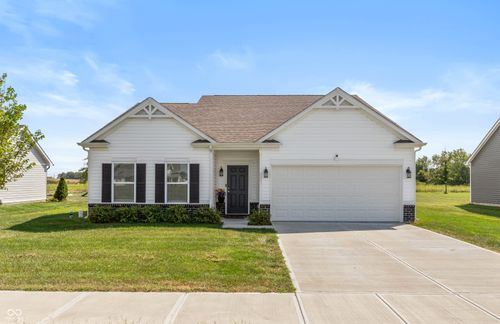 6841 Bluebird Ln, Seymour, IN, 47274-4820 | Card Image