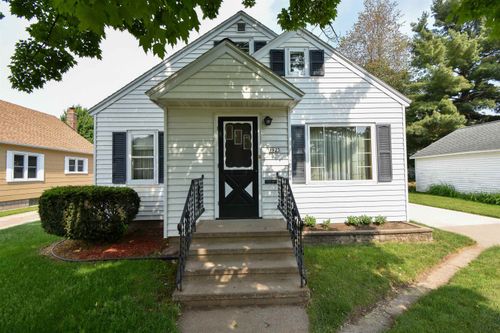 1923 Welsby Ave, Stevens Point, WI, 54481-4068 | Card Image
