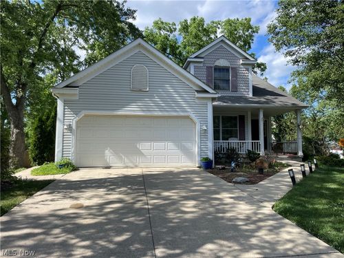 8603 Murray Rd, Valley View, OH, 44125-4133 | Card Image