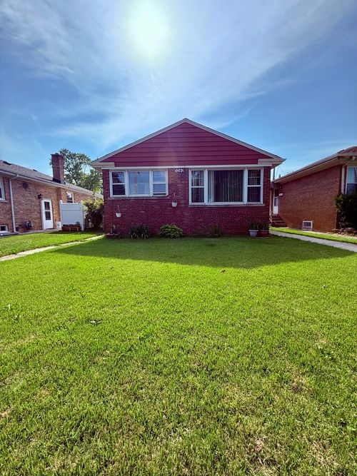 3240 Ernst St, Franklin Park, IL, 60131-1504 | Card Image