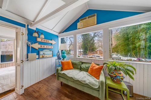 74 Richardson Ave, East Hampton, NY, 11937-1246 | Card Image