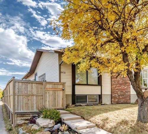 8432 Berkley Rd Nw, Calgary, AB, T3K1B4 | Card Image