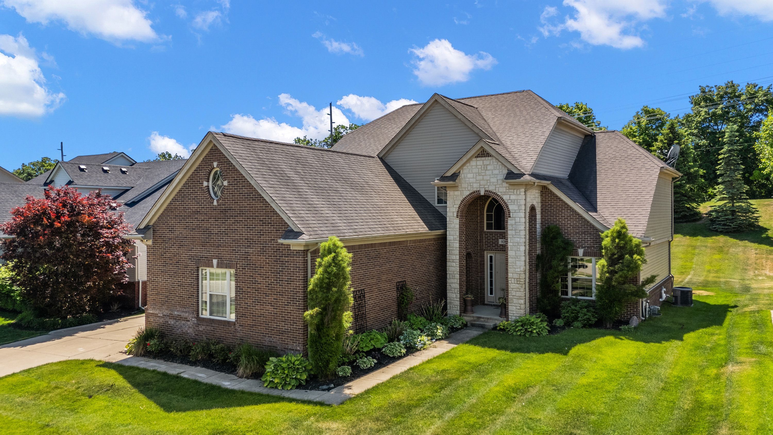Woodside Dr, Oxford, MI 48371