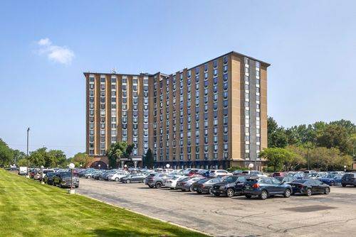 302-1 Renaissance Pl, Palatine, IL, 60067-3649 | Card Image
