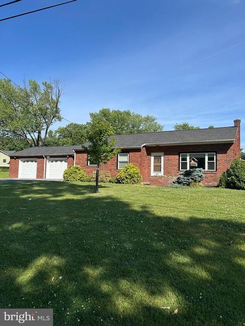 1652 Reading Rd, Mohnton, PA, 19540-9411 | Card Image