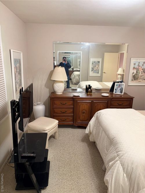 25011 40th Ave, Little Neck, NY, 11363-1431 | Card Image