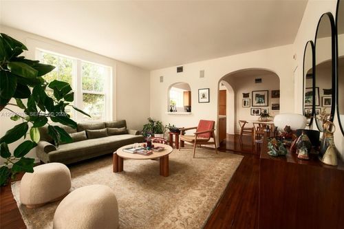 2a-1061 Meridian Ave, Miami Beach, FL, 33139 | Card Image