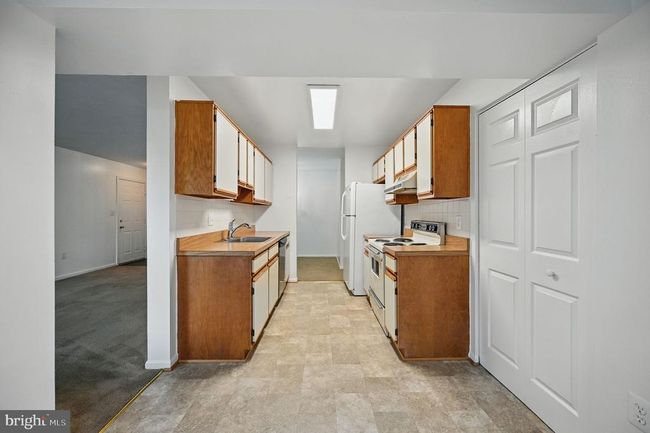 APT-102 - 8376 Buttress Ln, Condo with 2 bedrooms, 1 bathrooms and null parking in MANASSAS VA | Image 6