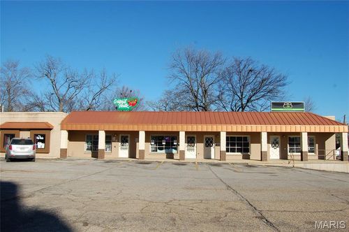 803 W Pine St, Poplar Bluff, MO, 63901-4956 | Card Image