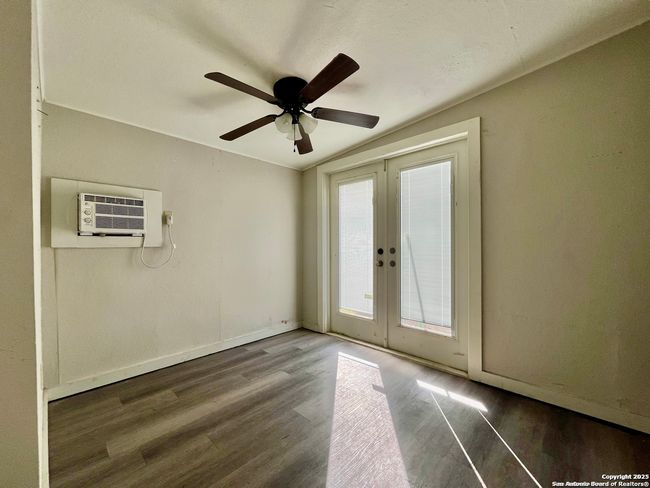 111 Fernandez Ave, House other with 3 bedrooms, 1 bathrooms and null parking in Devine TX | Image 17