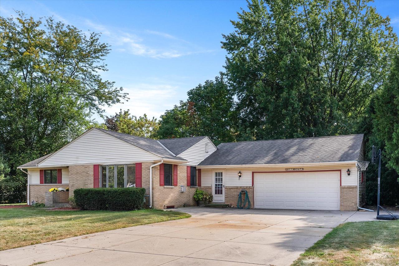 Roseway Ave, Menomonee Falls, WI 53051