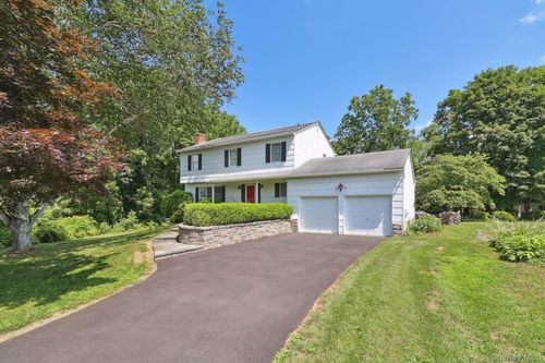 9 Farmstead Ln, Brewster, NY, 10509-2812 | Card Image