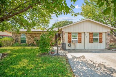 Ranch-style home with a front yard | Image 2