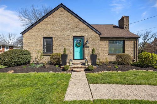 211 Patton Dr, Coraopolis, PA, 15108-2519 | Card Image