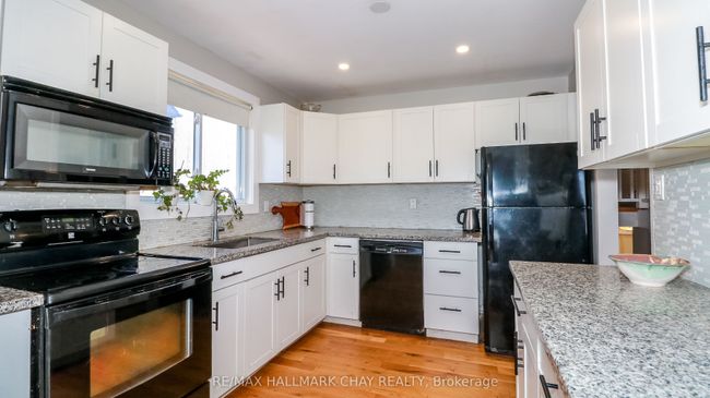 51 Christie Cres, House other with 4 bedrooms, 2 bathrooms and 4 parking in Barrie ON | Image 14