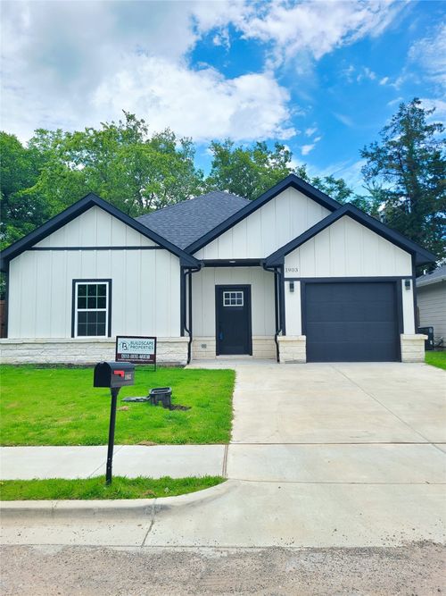 1903 King St, Greenville, TX, 75401-3249 | Card Image
