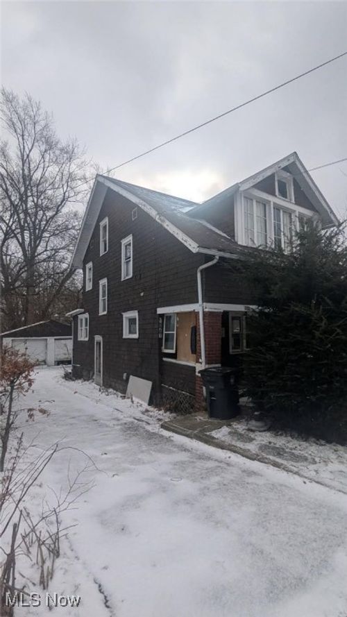 1041 Diagonal Rd, Akron, OH, 44320-3751 | Card Image