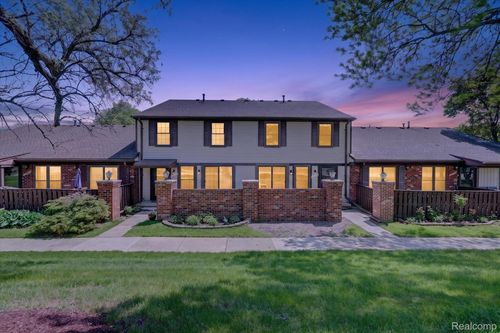 39427 Heatherheath Dr, Clinton Township, MI, 48038-2644 | Card Image