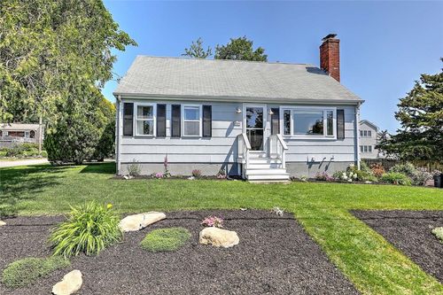 56 King Philip Rd, Narragansett, RI, 02882-1130 | Card Image