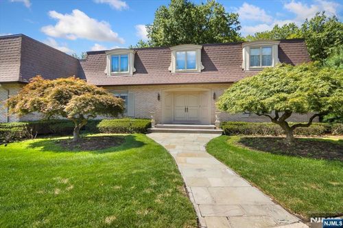 109 Churchill Dr, Clifton, NJ, 07013-3800 | Card Image