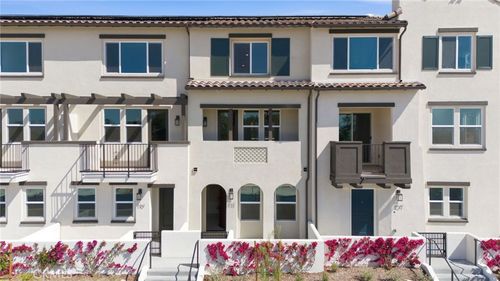111 Evergreen Ln, Claremont, CA, 91711-3326 | Card Image
