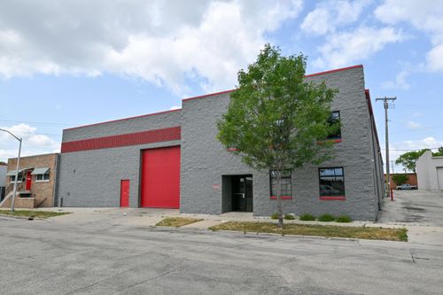 2121 S 55th St, WEST ALLIS, WI, 53219-1503 | Card Image