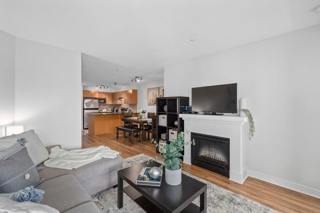 208 - 1633 Mackay Avenue, Condo with 2 bedrooms, 2 bathrooms and 1 parking in North Vancouver BC | Image 7