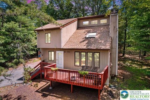 117 Manchester Dr, Bushkill, PA, 18324-9146 | Card Image