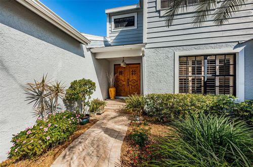 990 San Carlos Ct Ne, ST PETERSBURG, FL, 33702-2785 | Card Image