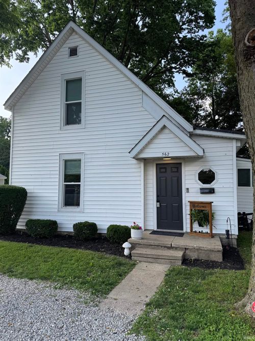 562 W Railroad St, Wabash, IN, 46992-2325 | Card Image