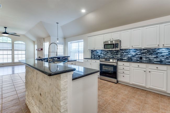 6717 Candlecreek Ln, House other with 4 bedrooms, 2 bathrooms and null parking in Plano TX | Image 15